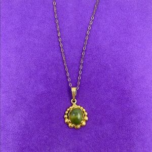 💛 Vintage Gold Filled & Green Jade Pendant Necklace